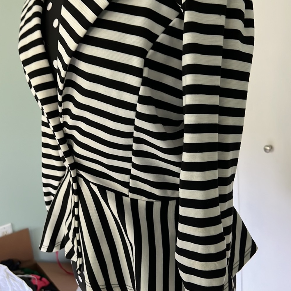 Black & white Peplum Blazer - Picture 2 of 2